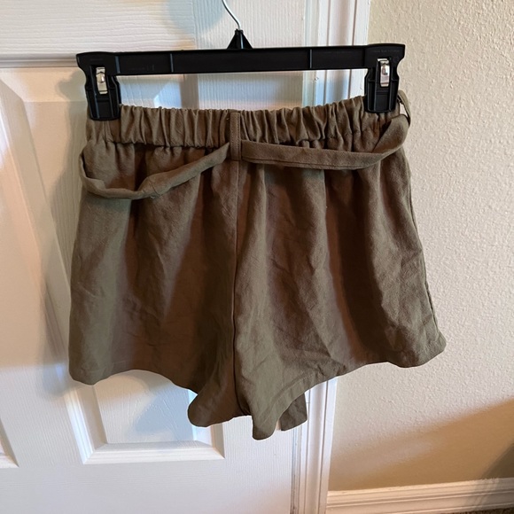 GREEN SHORTS - Picture 2 of 3